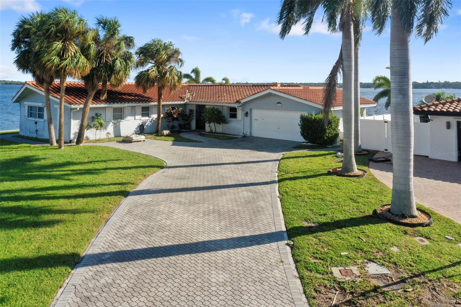 CAPRI ISLE - Residential