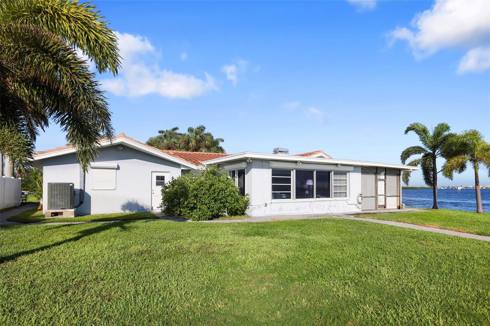 CAPRI ISLE - Residential