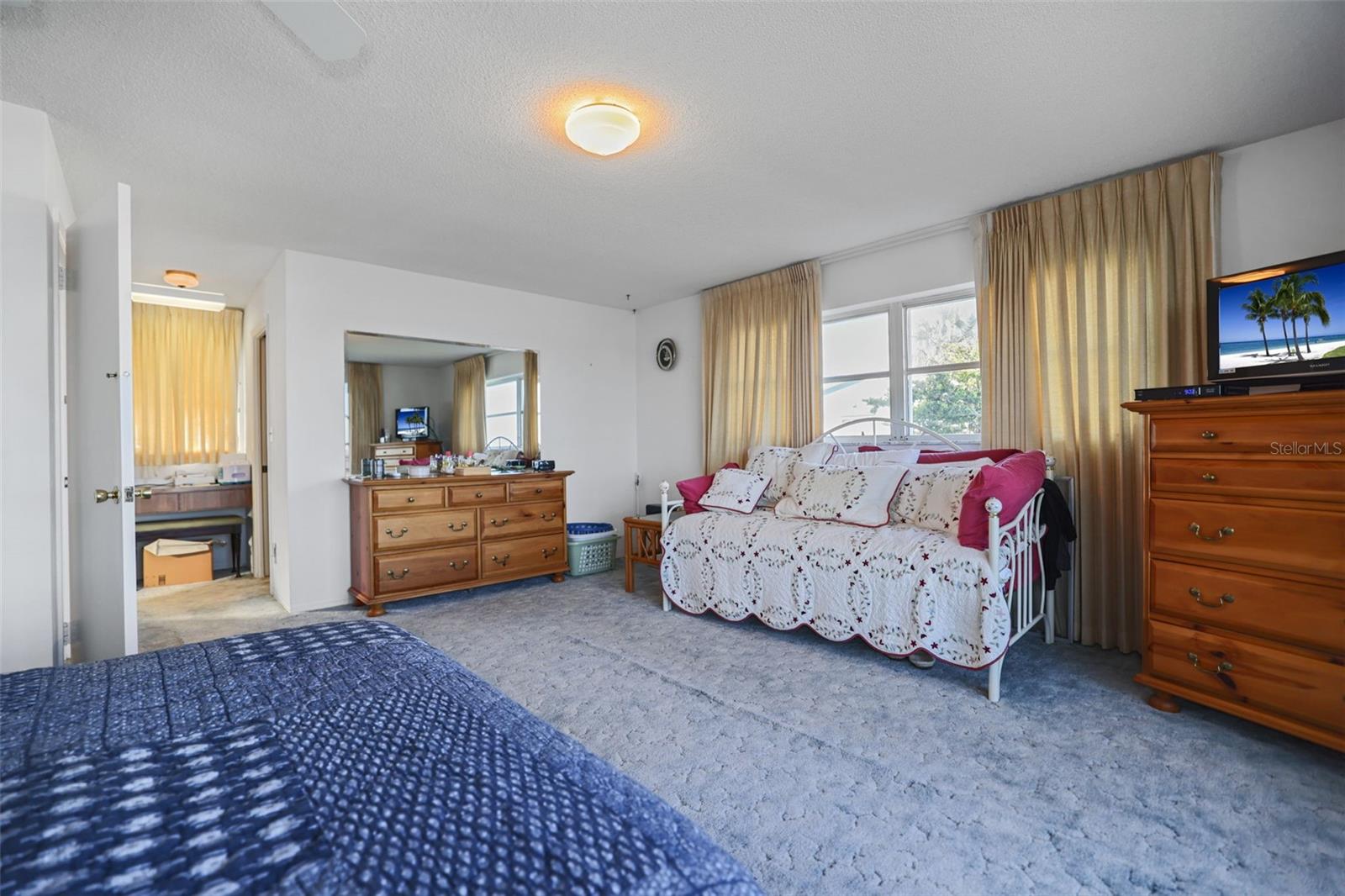 CAPRI ISLE - Residential
