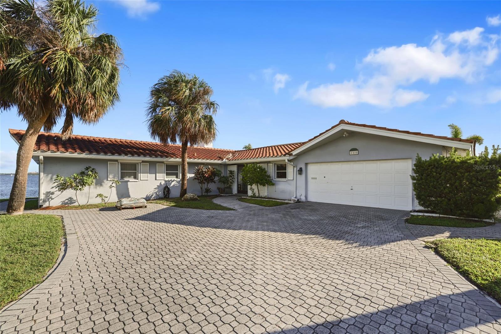 CAPRI ISLE - Residential