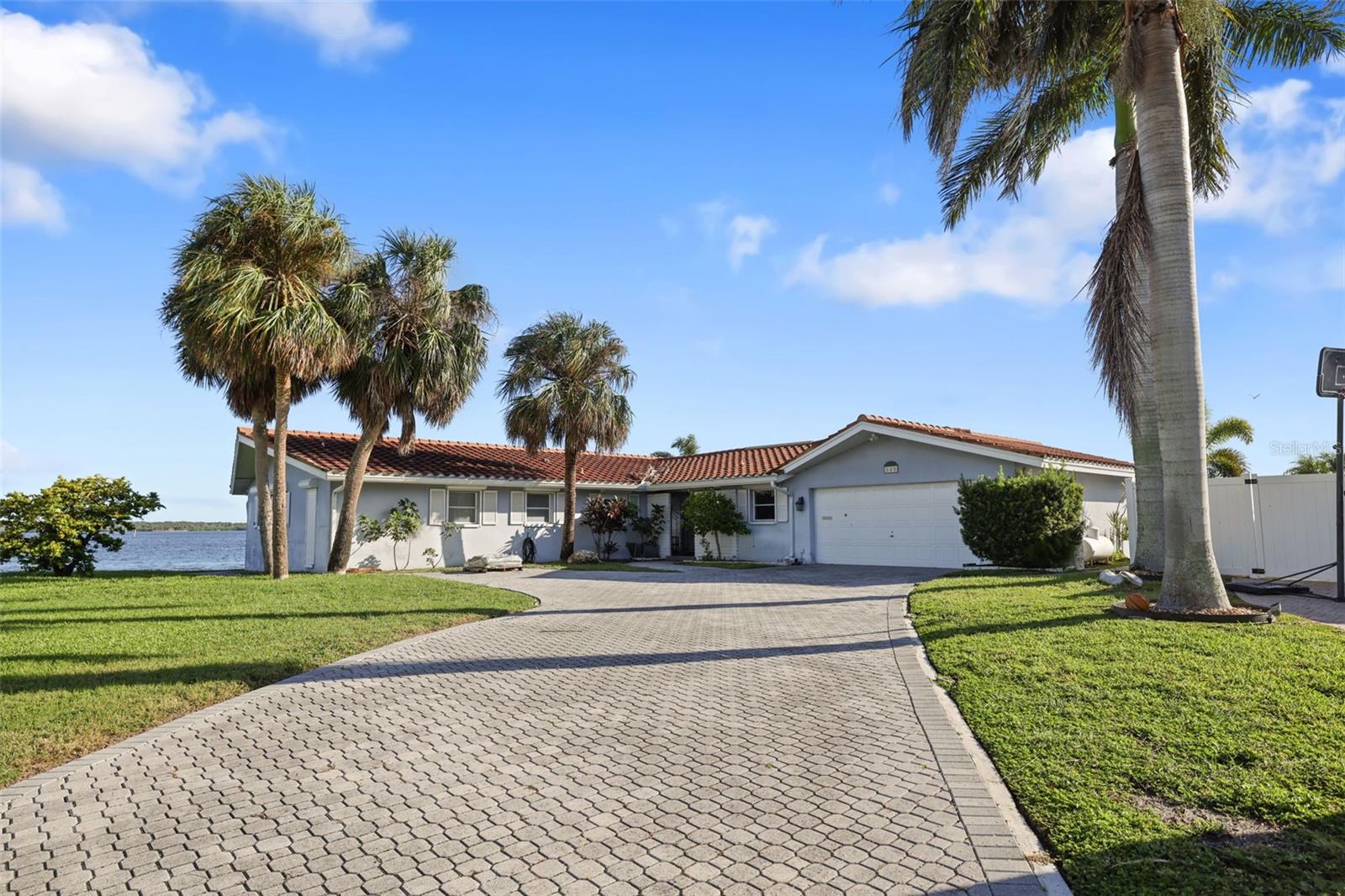 CAPRI ISLE - Residential