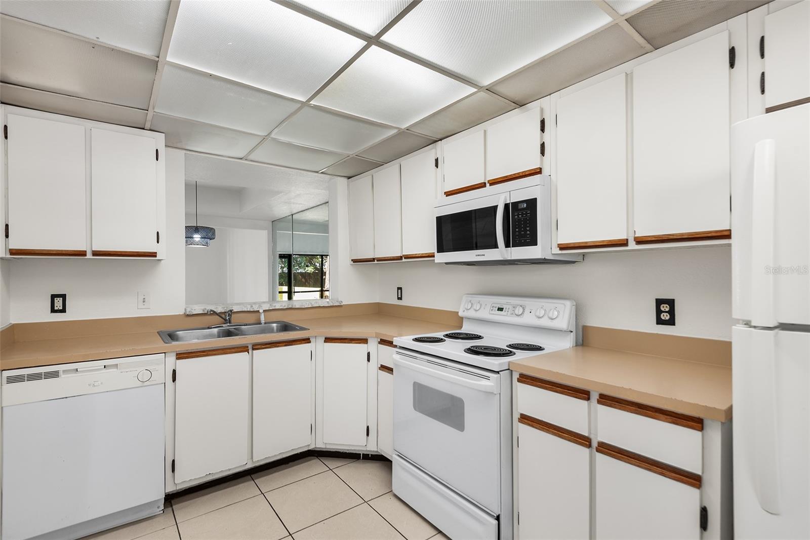 AVANZAR CONDO PH 01 - Residential