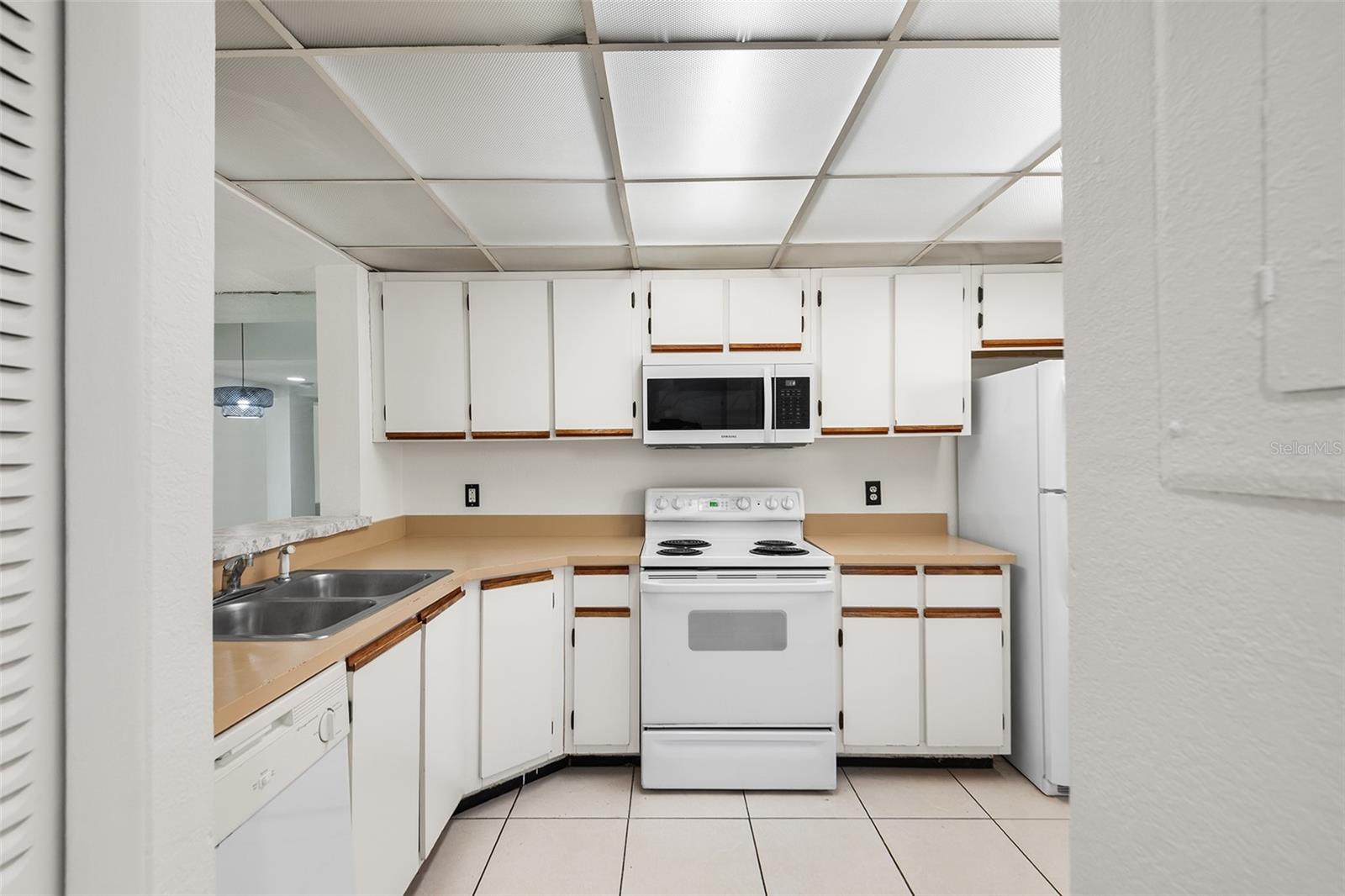 AVANZAR CONDO PH 01 - Residential