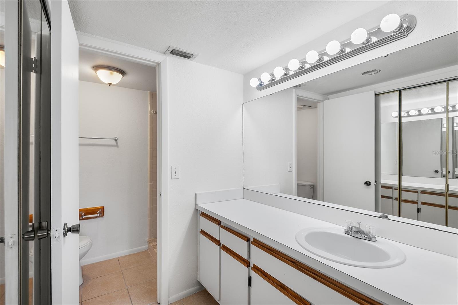 AVANZAR CONDO PH 01 - Residential