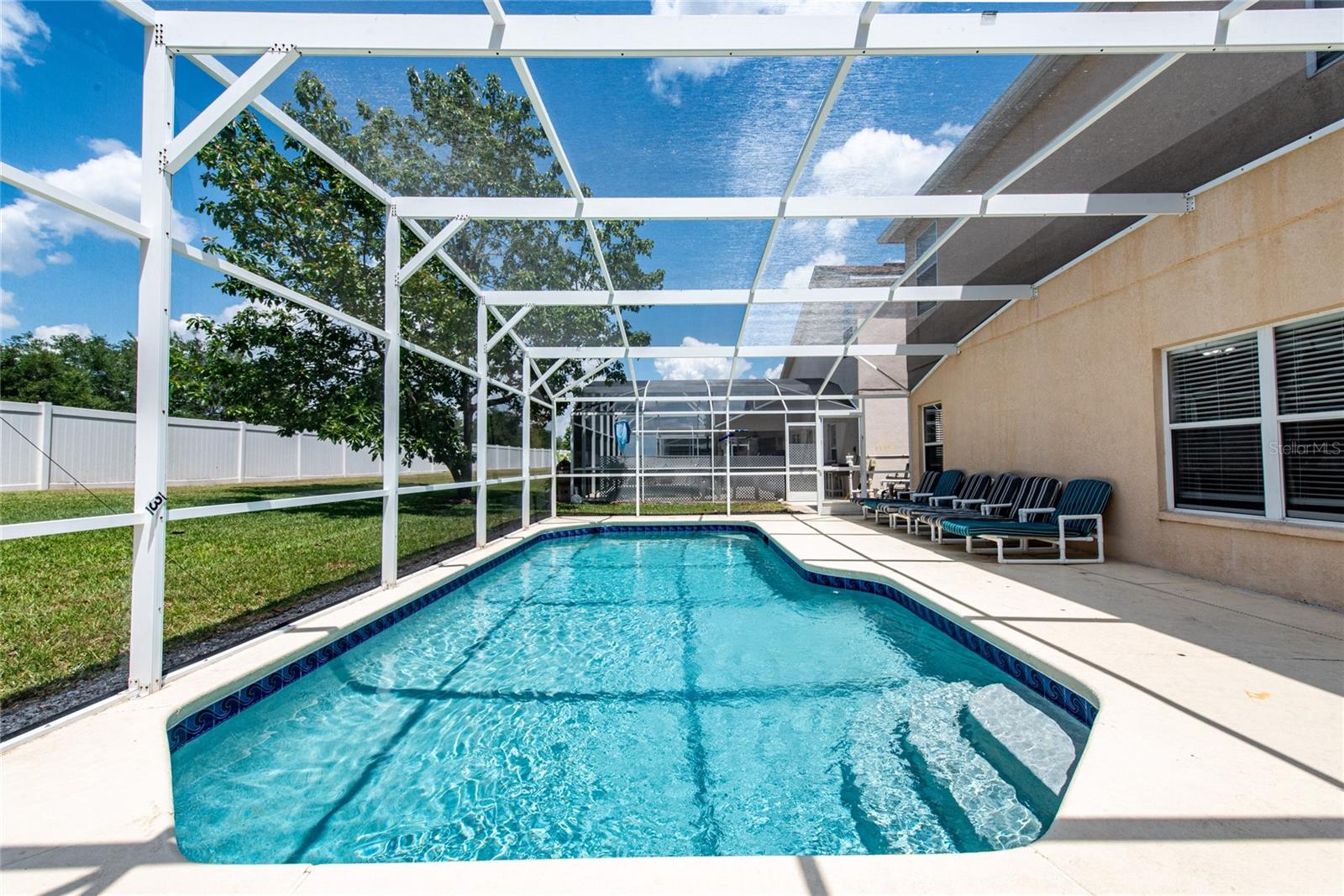 HAMPTON ESTATES - Residential Lease