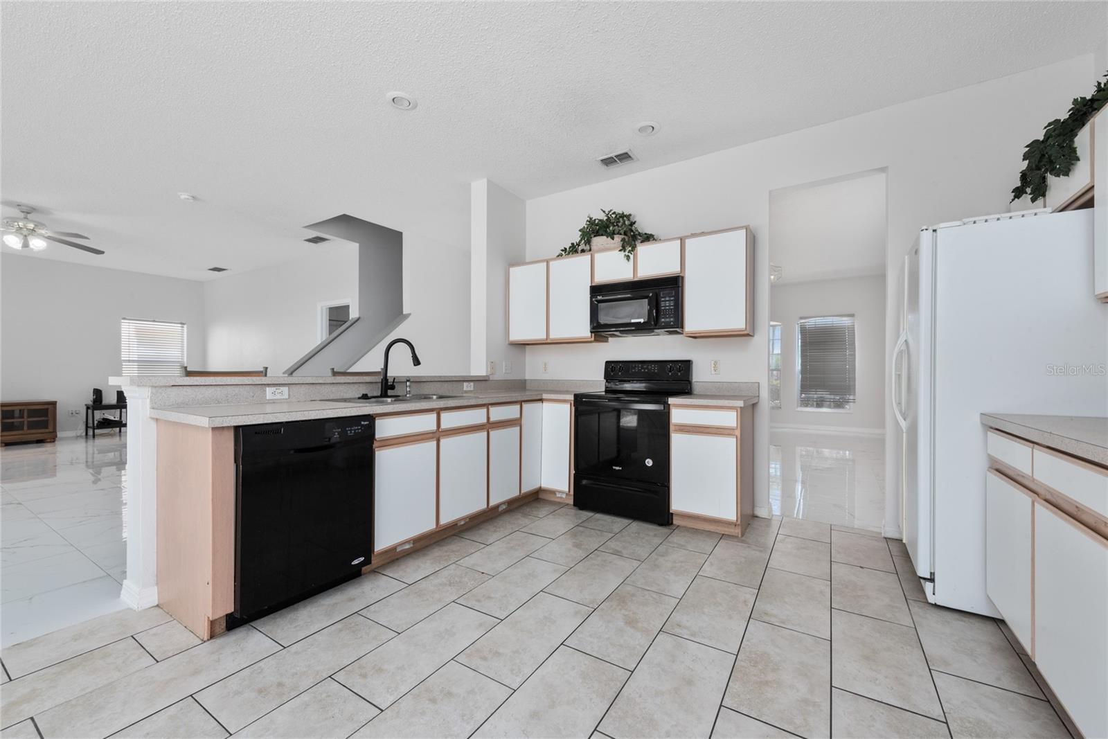 HAMPTON ESTATES - Residential Lease