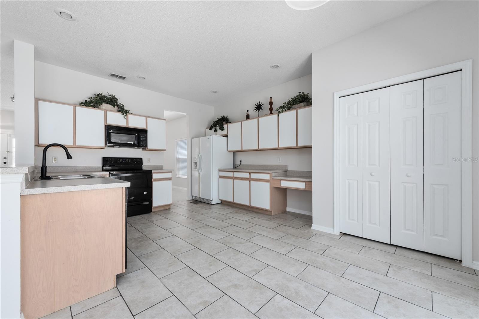 HAMPTON ESTATES - Residential Lease