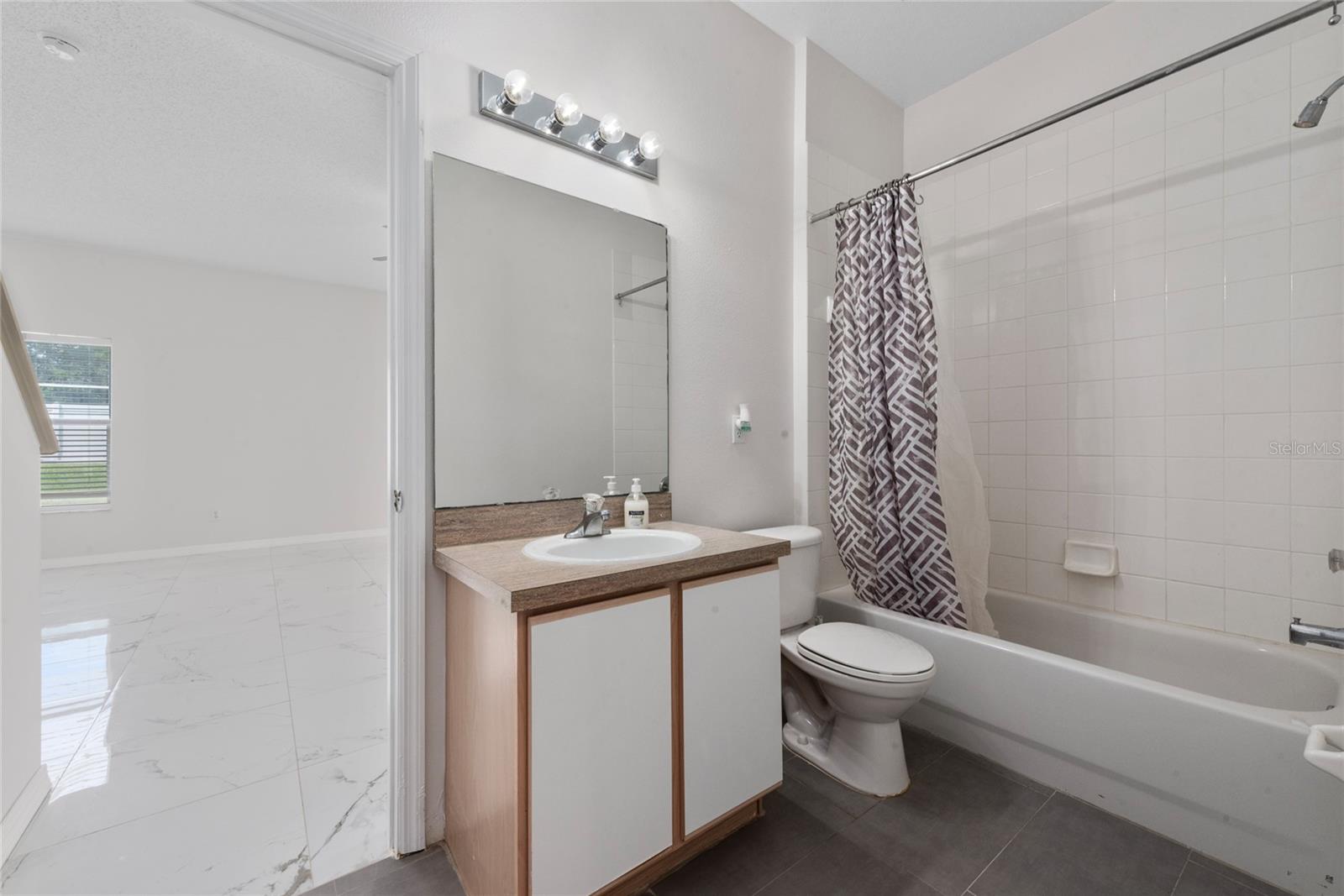 HAMPTON ESTATES - Residential Lease