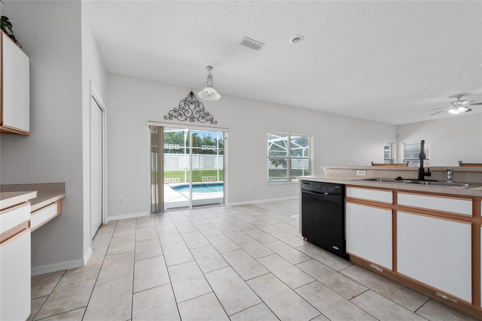 HAMPTON ESTATES - Residential Lease