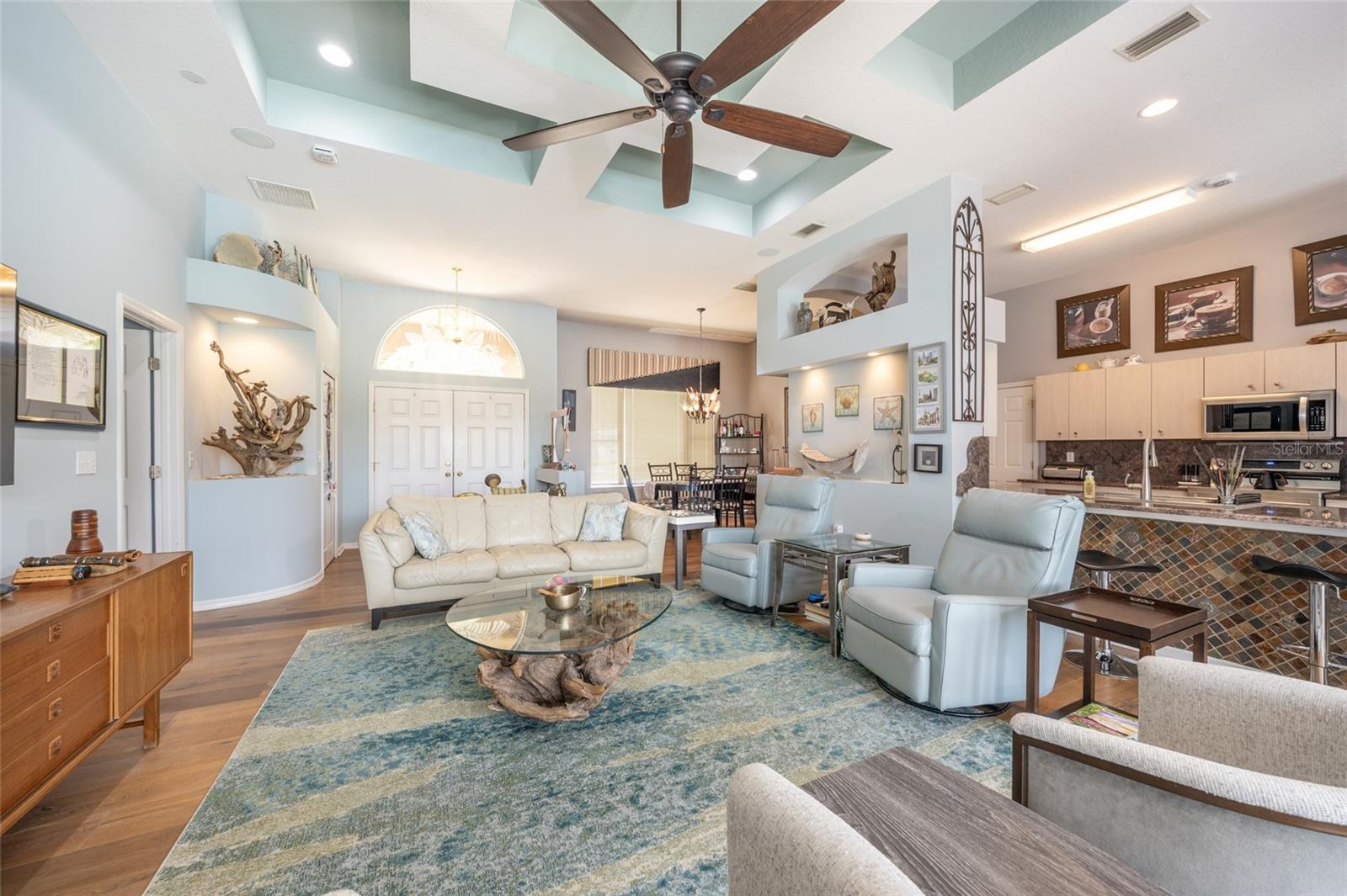 WATERS EDGE 10 - Residential