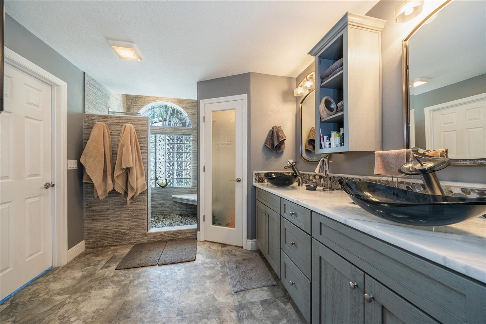 WATERS EDGE 10 - Residential