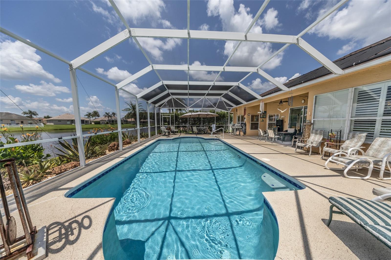 WATERS EDGE 10 - Residential