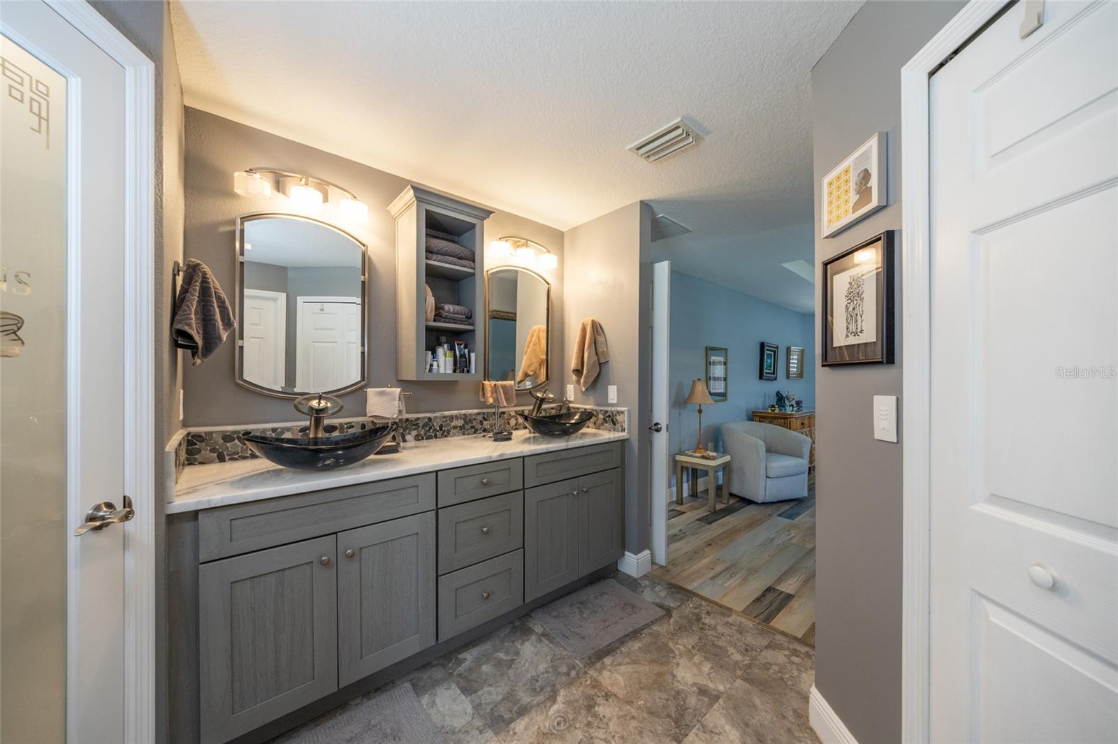 WATERS EDGE 10 - Residential