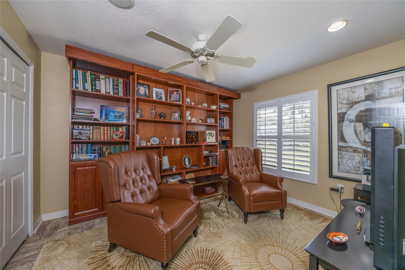 WATERS EDGE 10 - Residential