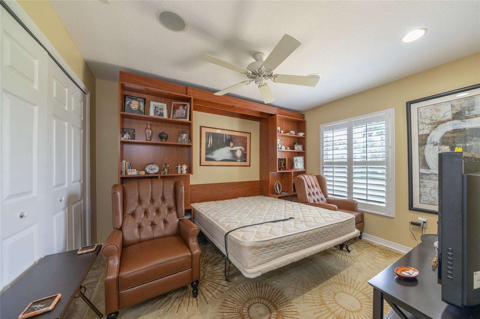 WATERS EDGE 10 - Residential