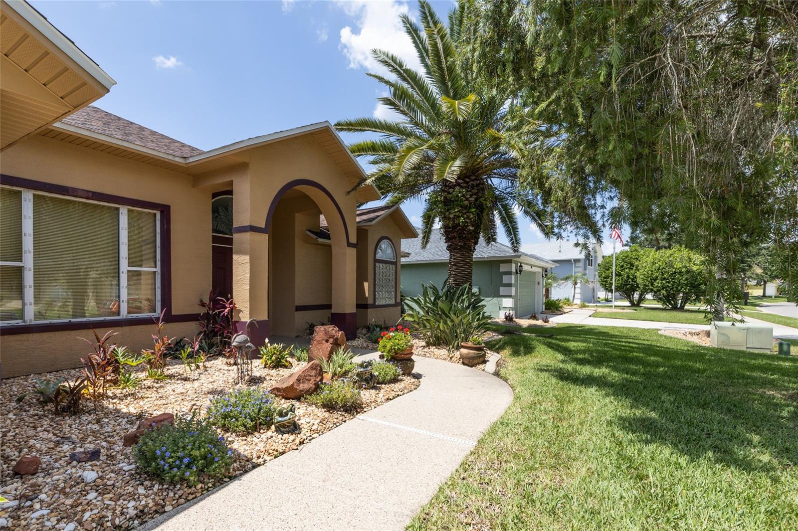 WATERS EDGE 10 - Residential