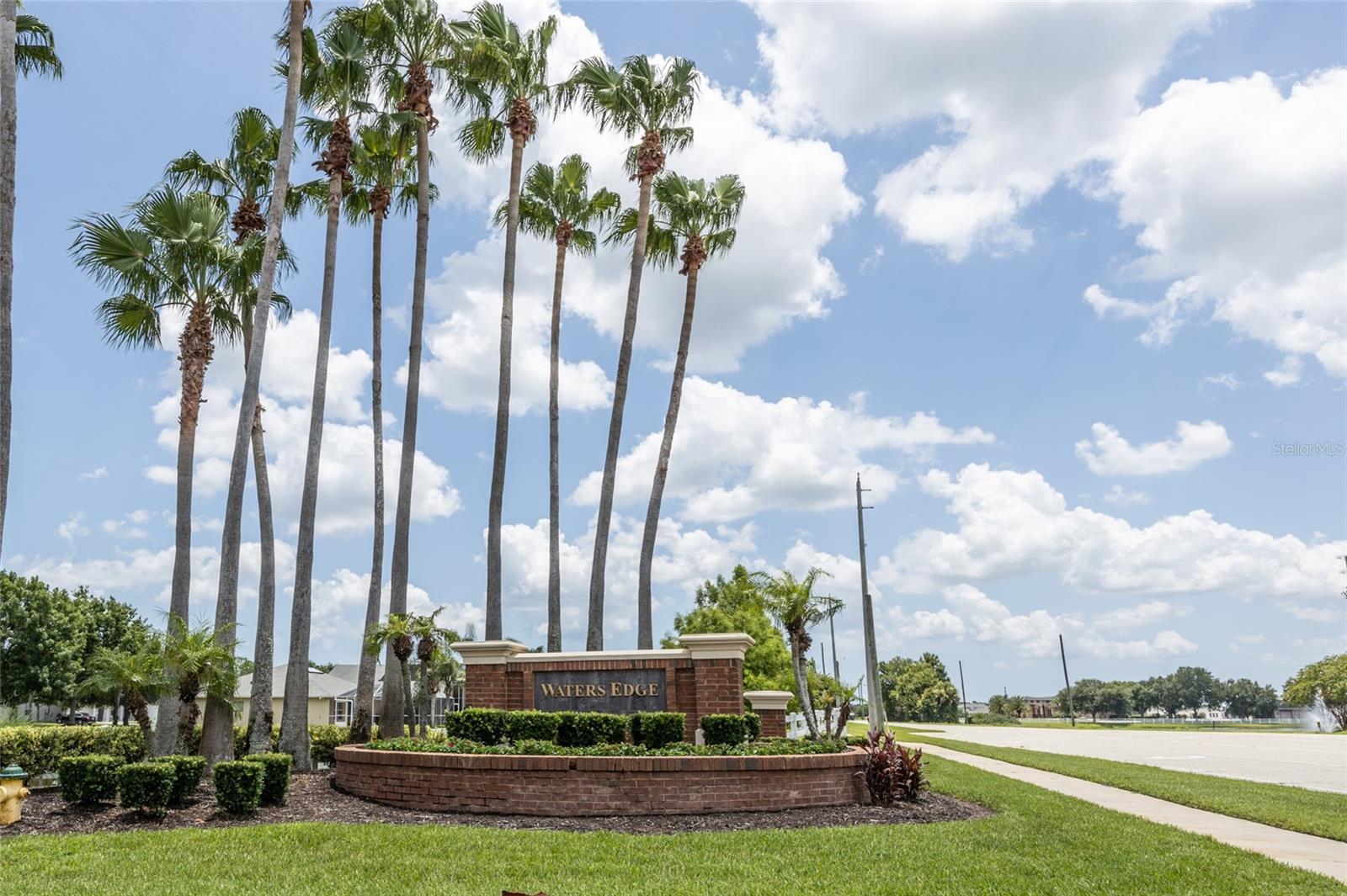 WATERS EDGE 10 - Residential