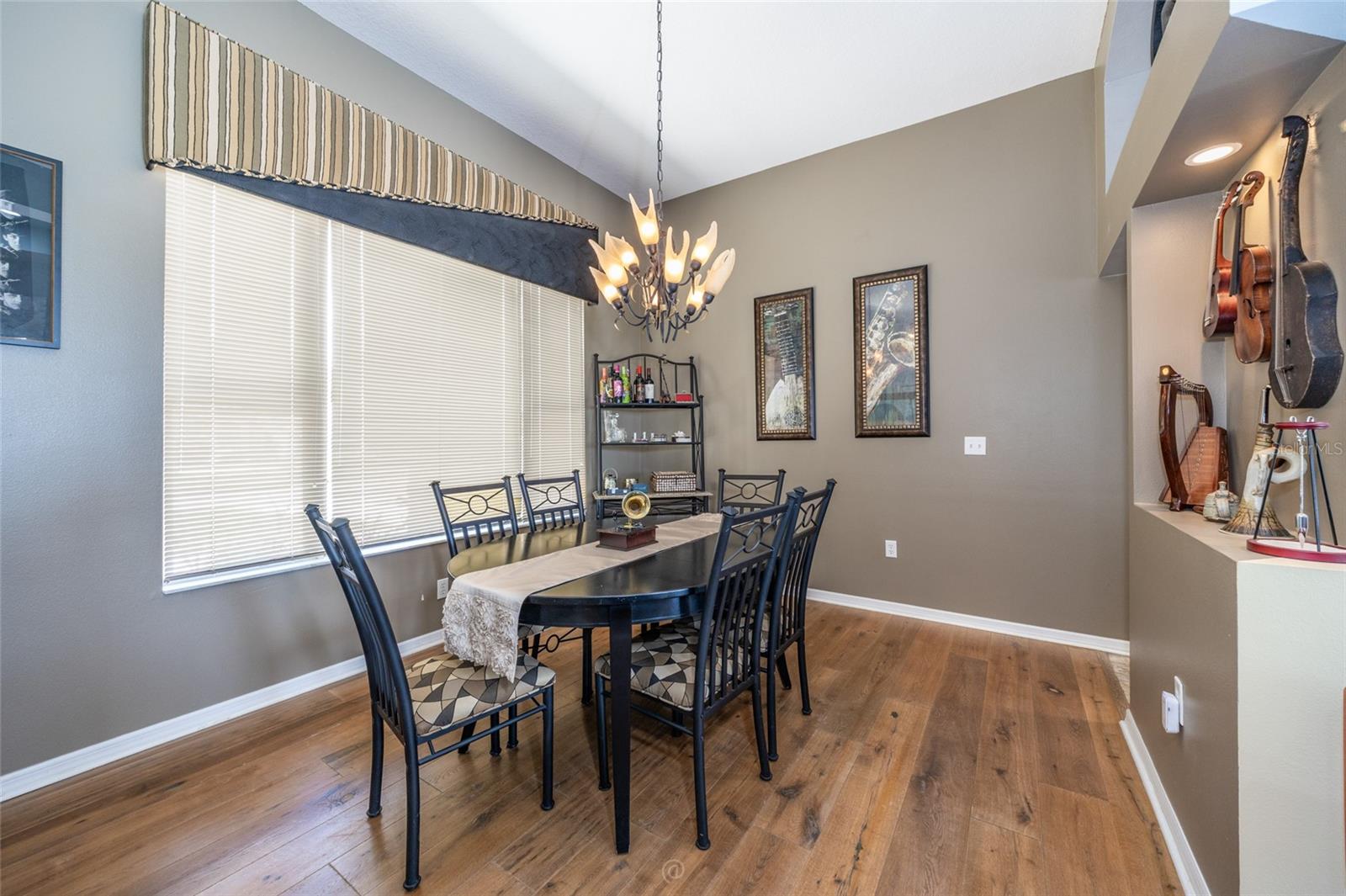 WATERS EDGE 10 - Residential