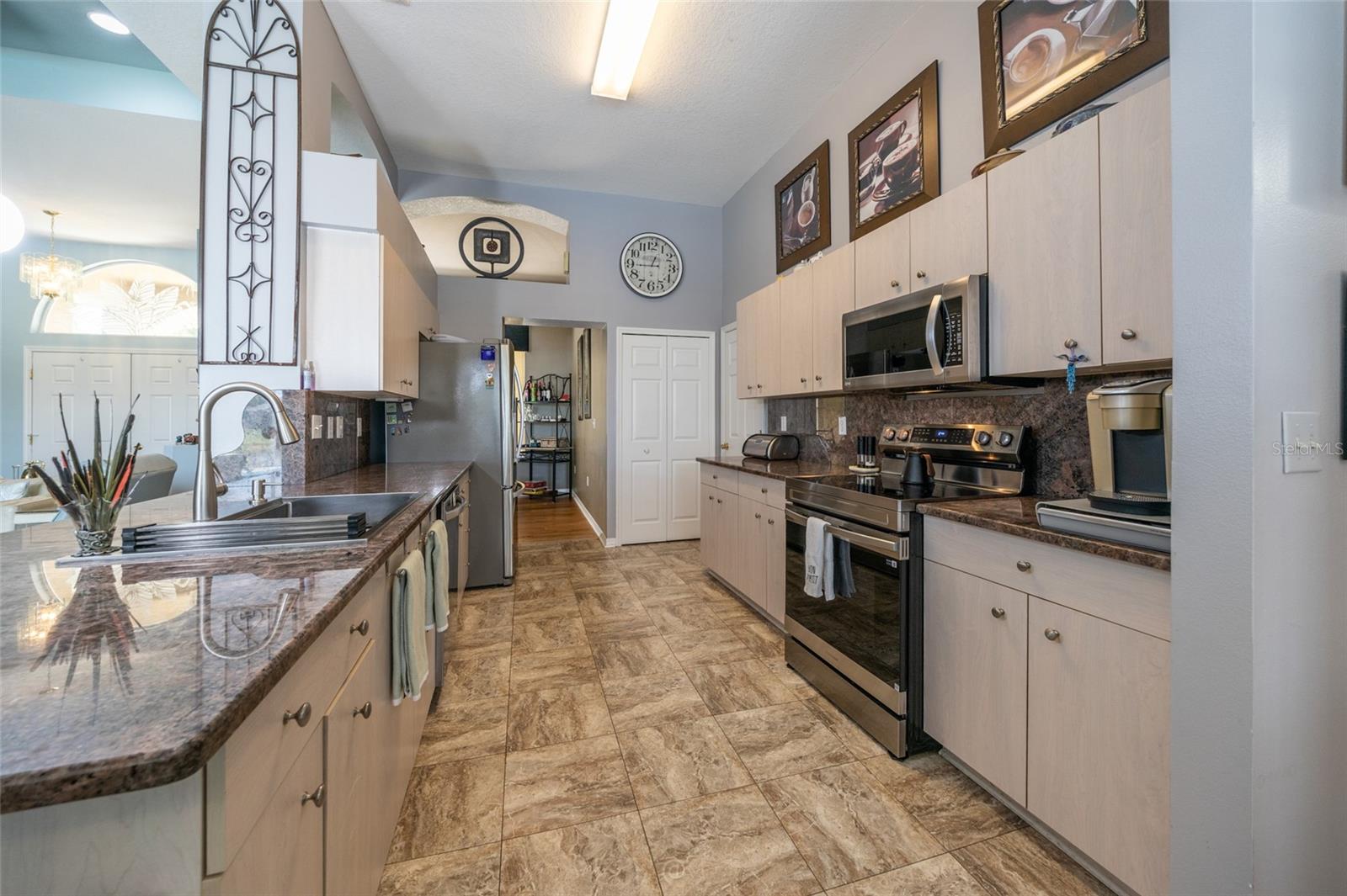 WATERS EDGE 10 - Residential