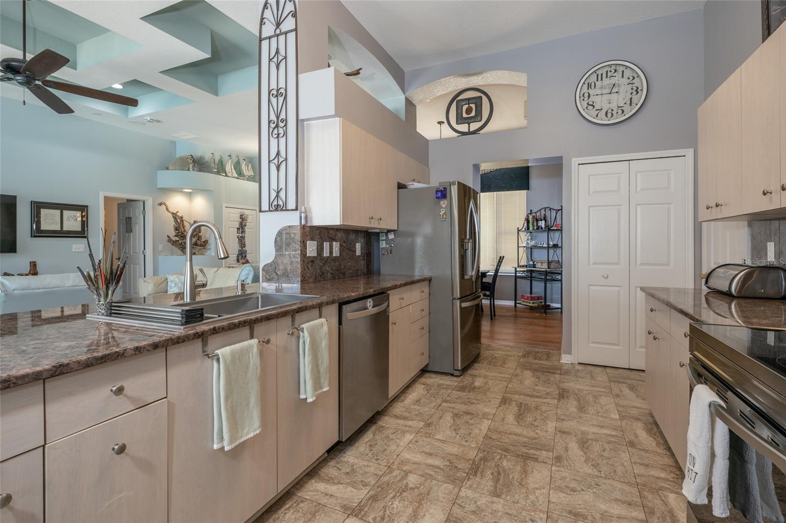 WATERS EDGE 10 - Residential