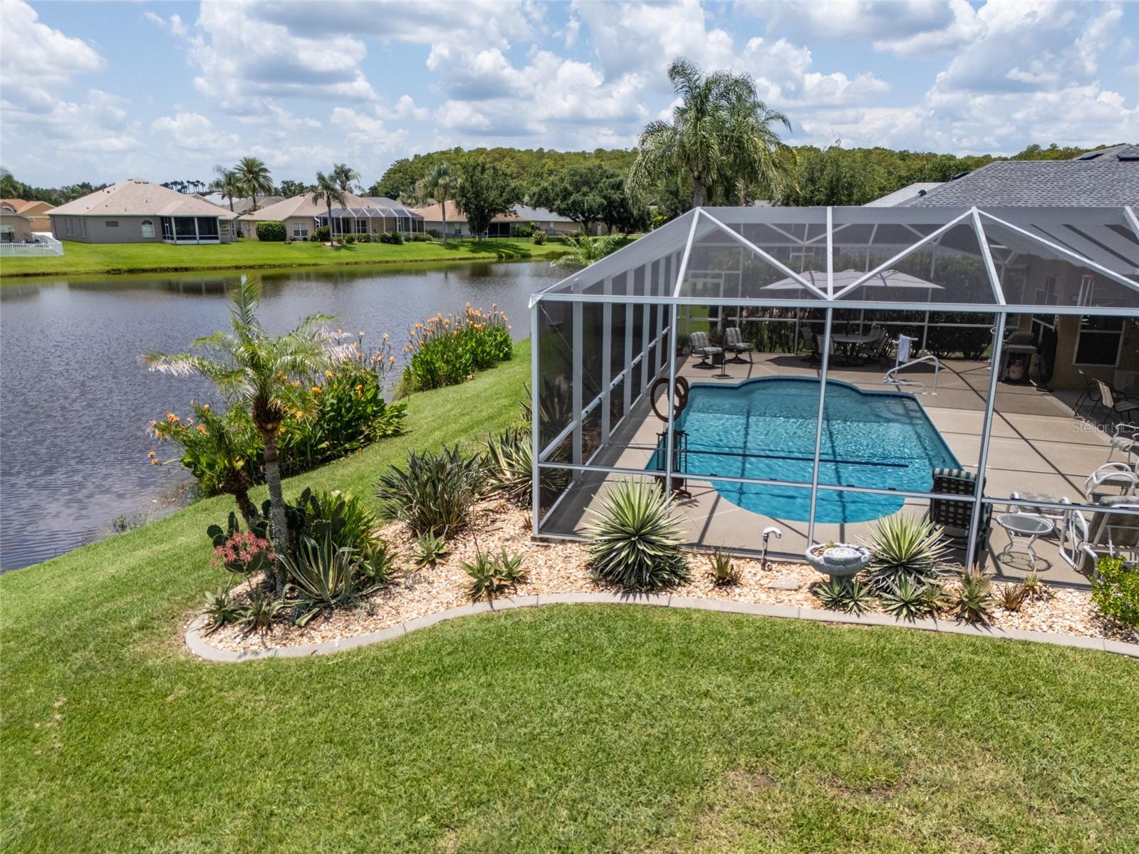 WATERS EDGE 10 - Residential