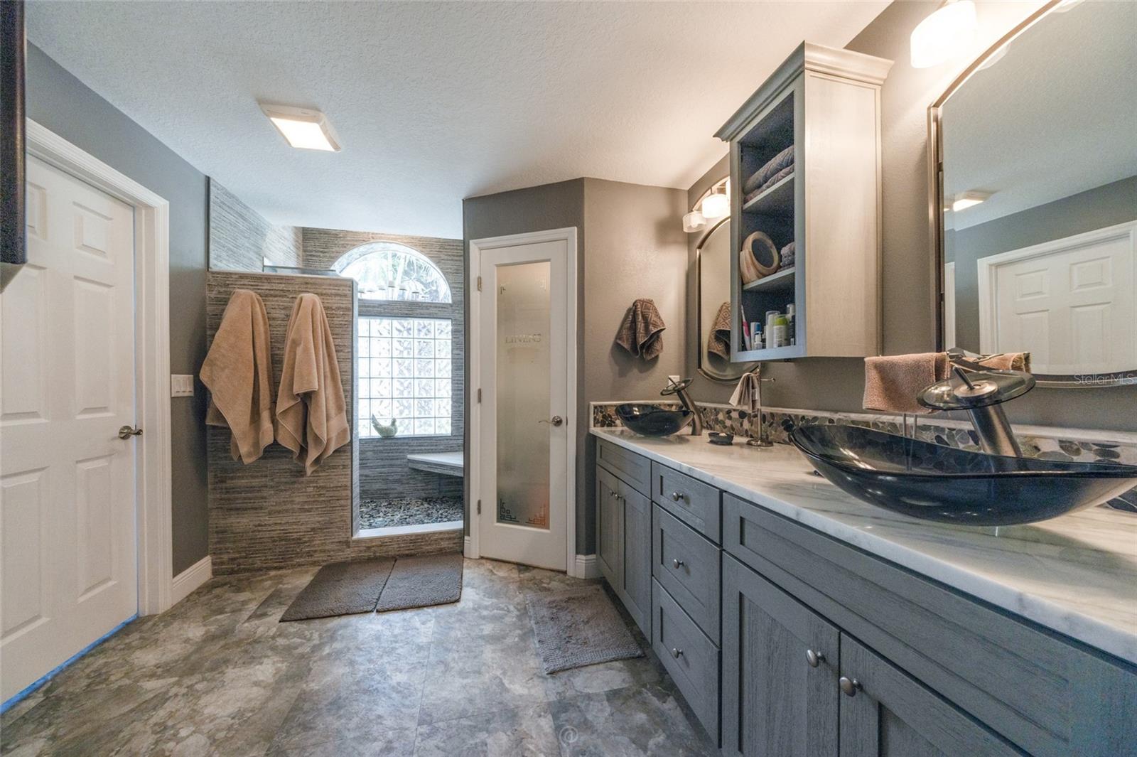 WATERS EDGE 10 - Residential