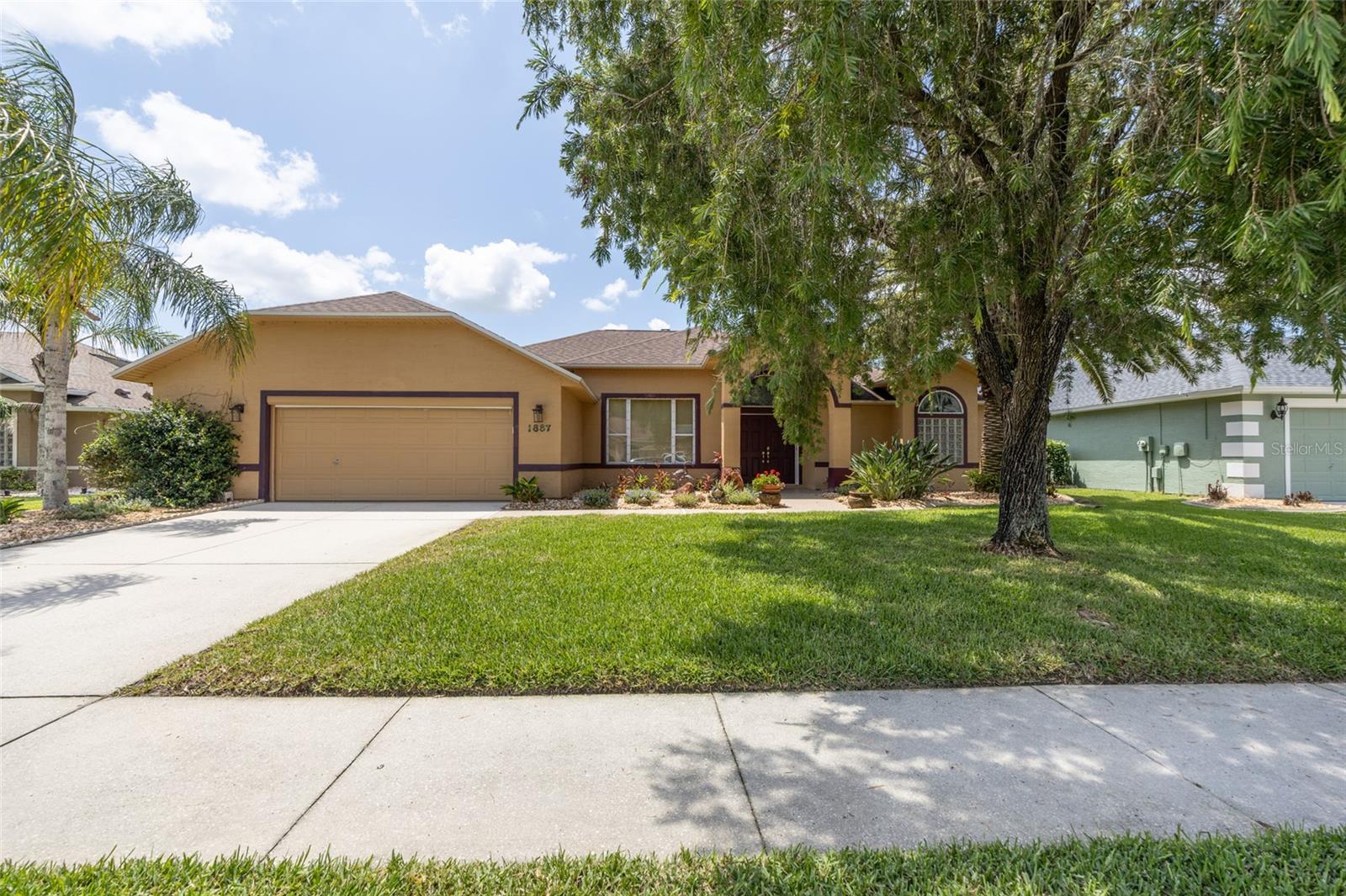 WATERS EDGE 10 - Residential