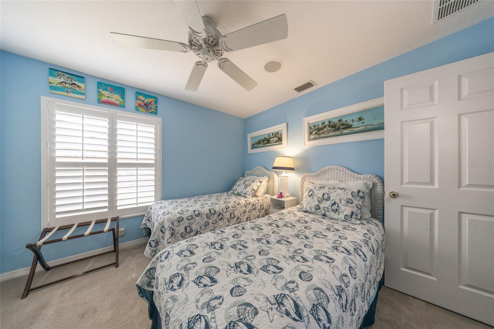 WATERS EDGE 10 - Residential