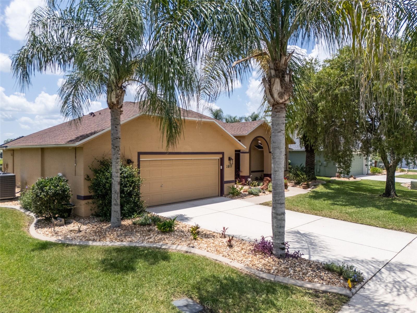 WATERS EDGE 10 - Residential