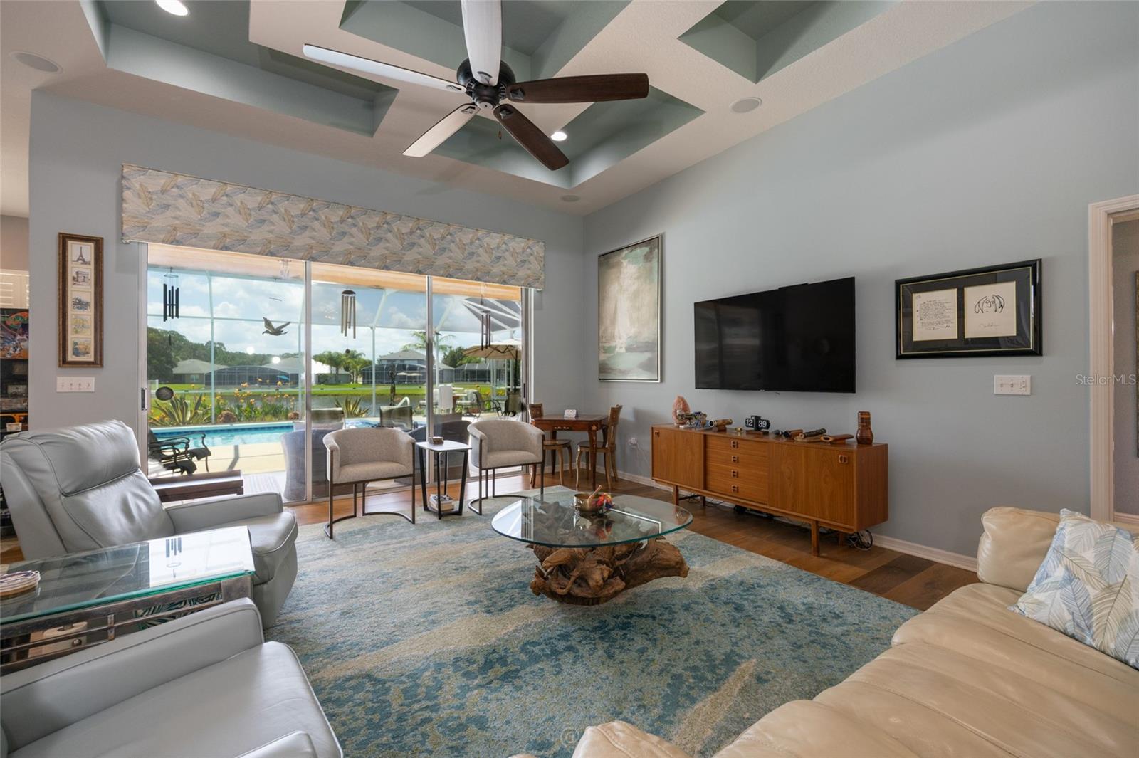 WATERS EDGE 10 - Residential