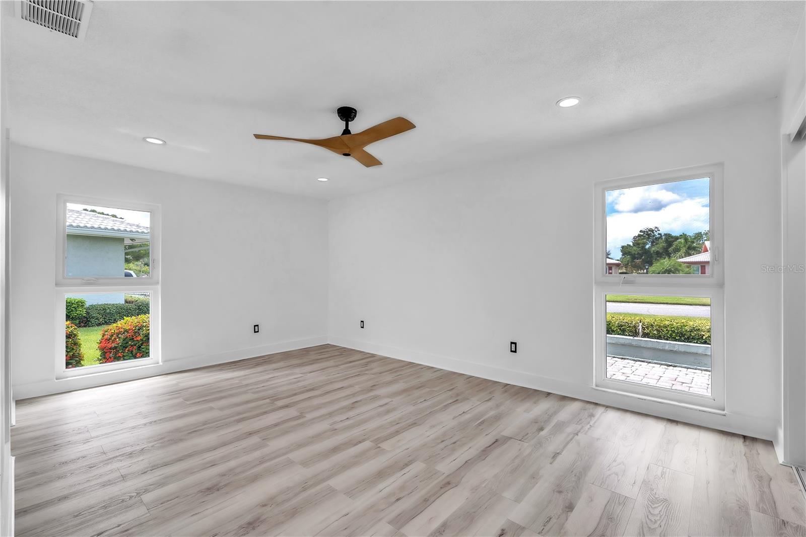 VILLAGE GREEN OF BRADENTON SEC 6 - Residential