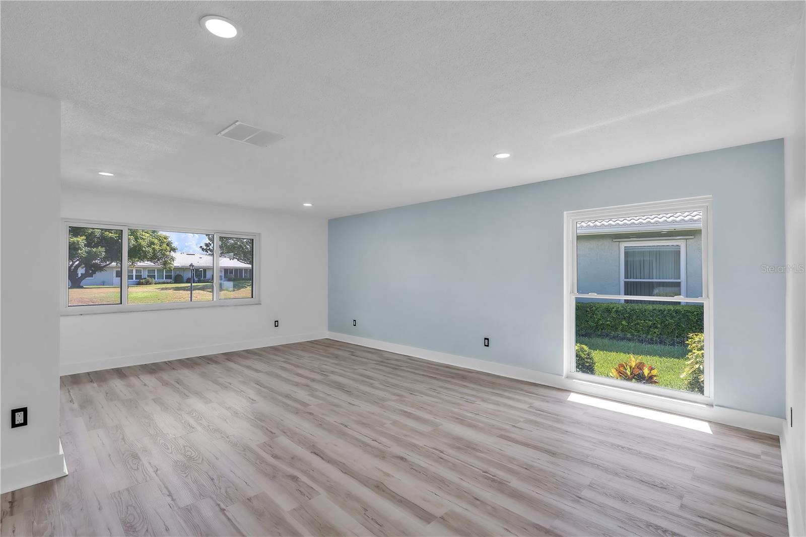 VILLAGE GREEN OF BRADENTON SEC 6 - Residential