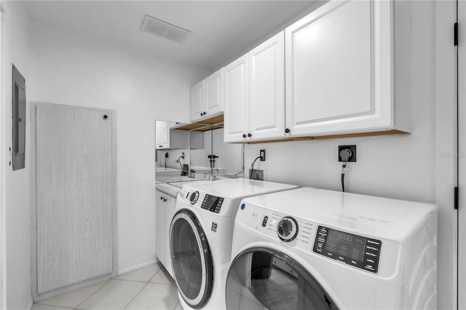 VILLAGE GREEN OF BRADENTON SEC 6 - Residential