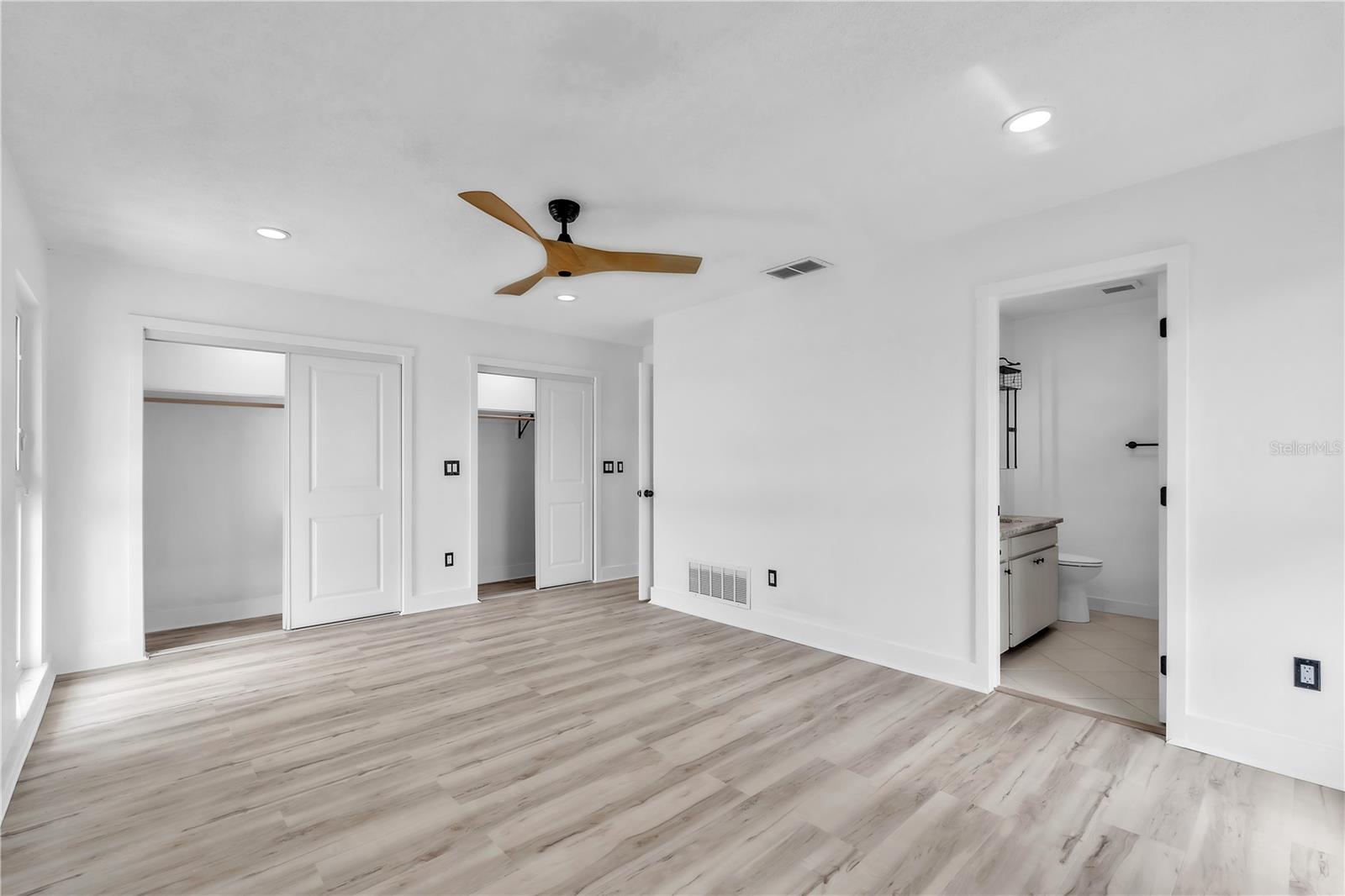 VILLAGE GREEN OF BRADENTON SEC 6 - Residential