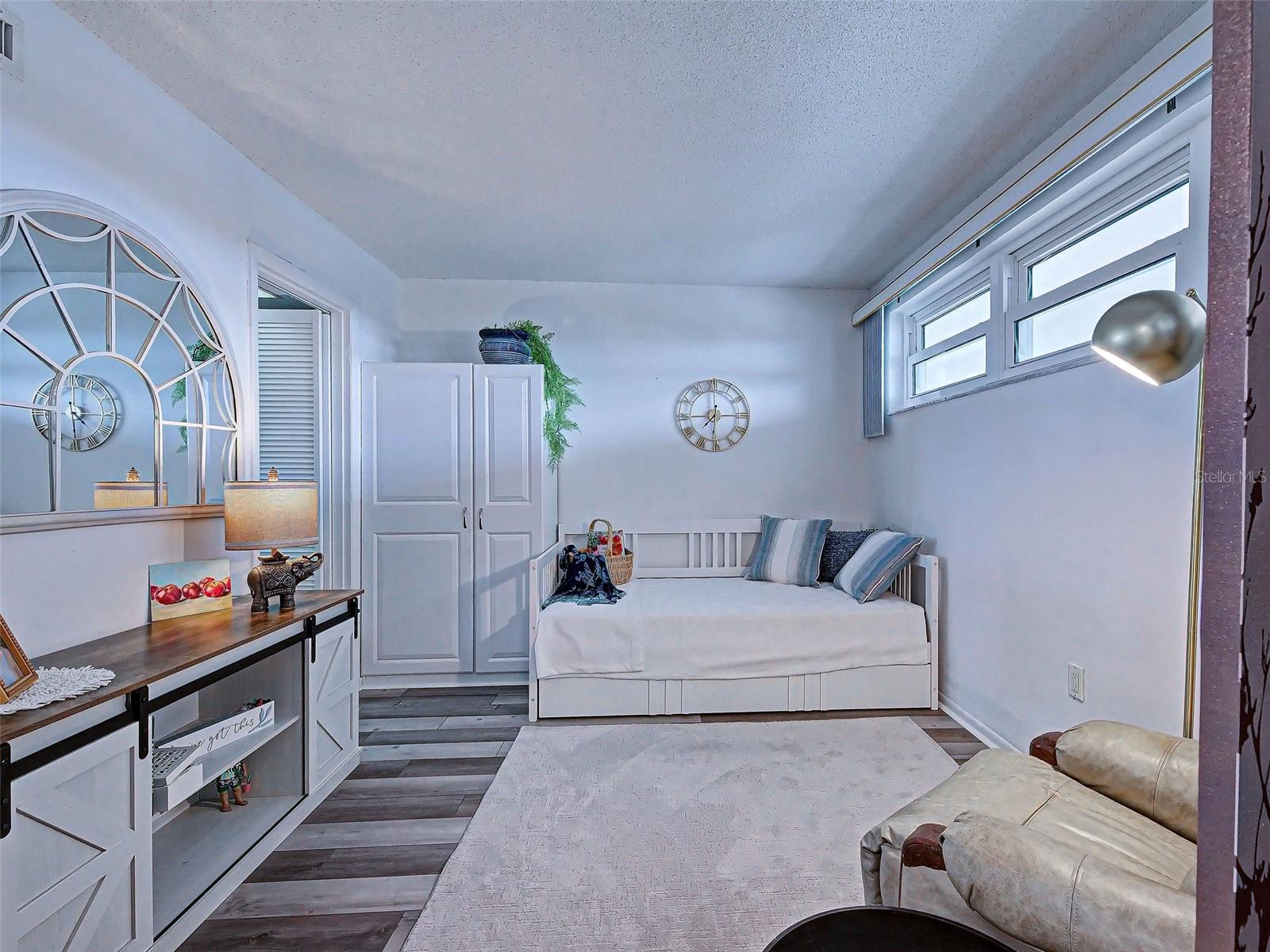 VENICE SANDS - Residential