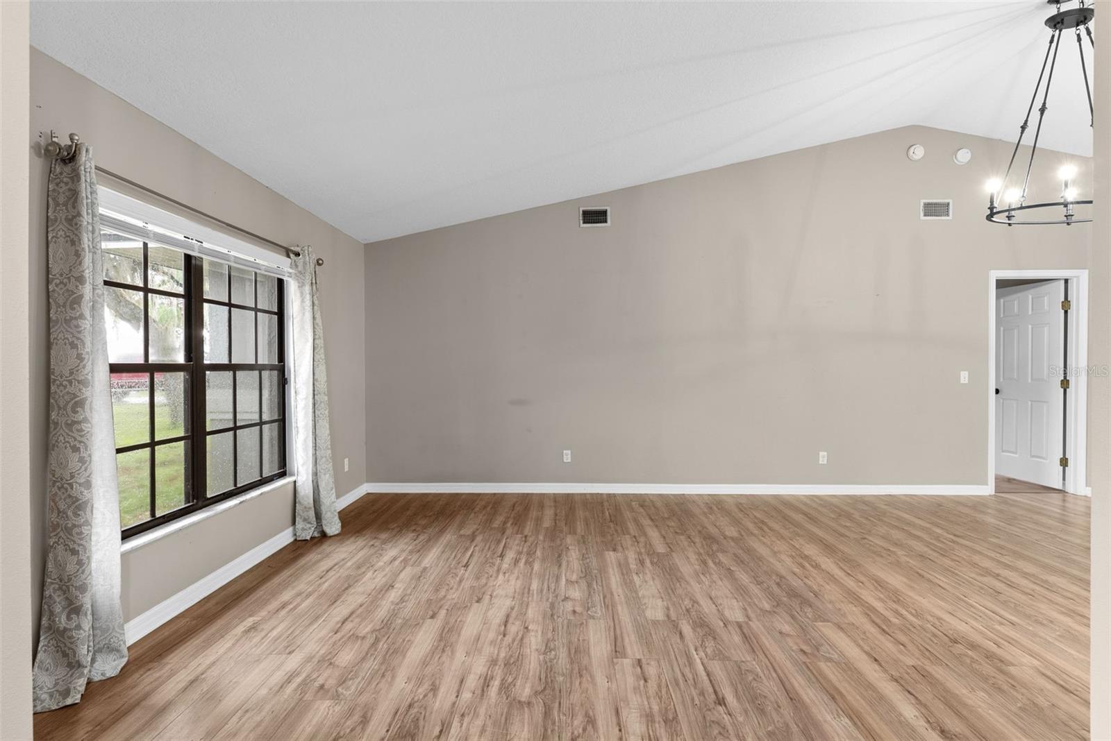 LAKE THOMAS WOODS SEVENTH ADD - Residential