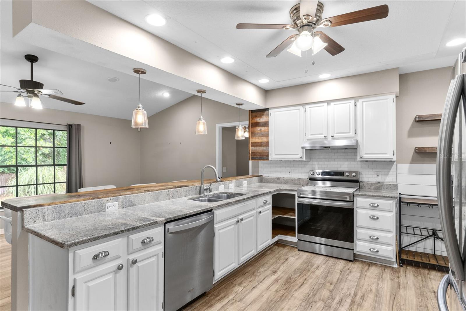 LAKE THOMAS WOODS SEVENTH ADD - Residential