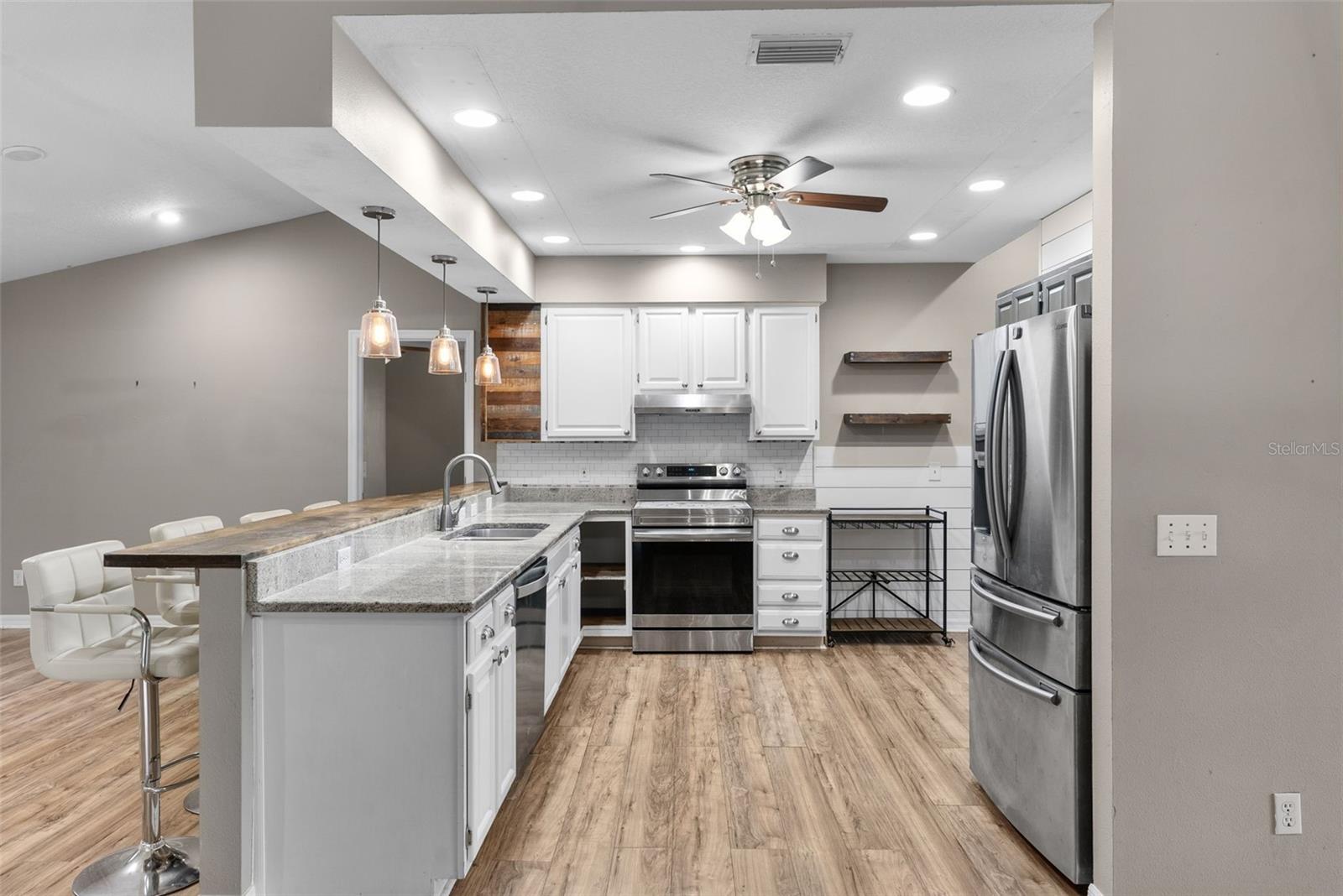 LAKE THOMAS WOODS SEVENTH ADD - Residential