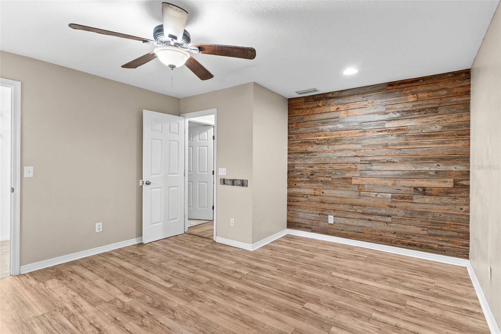 LAKE THOMAS WOODS SEVENTH ADD - Residential