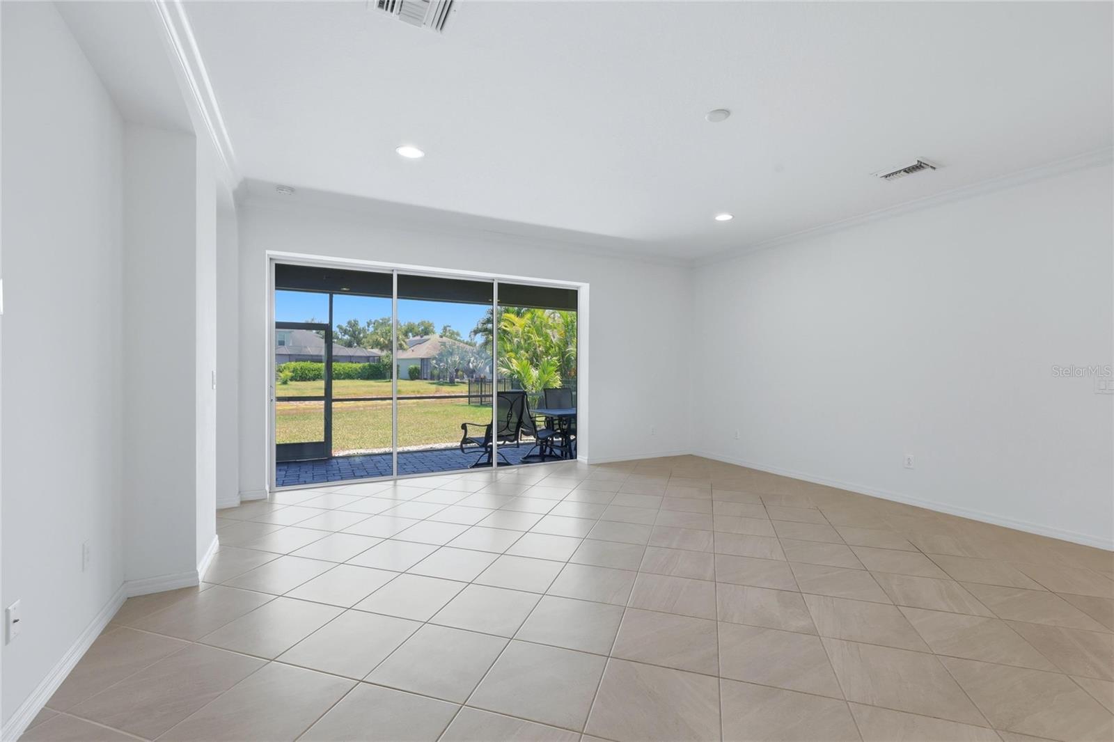 ARBOR LAKES - Residential