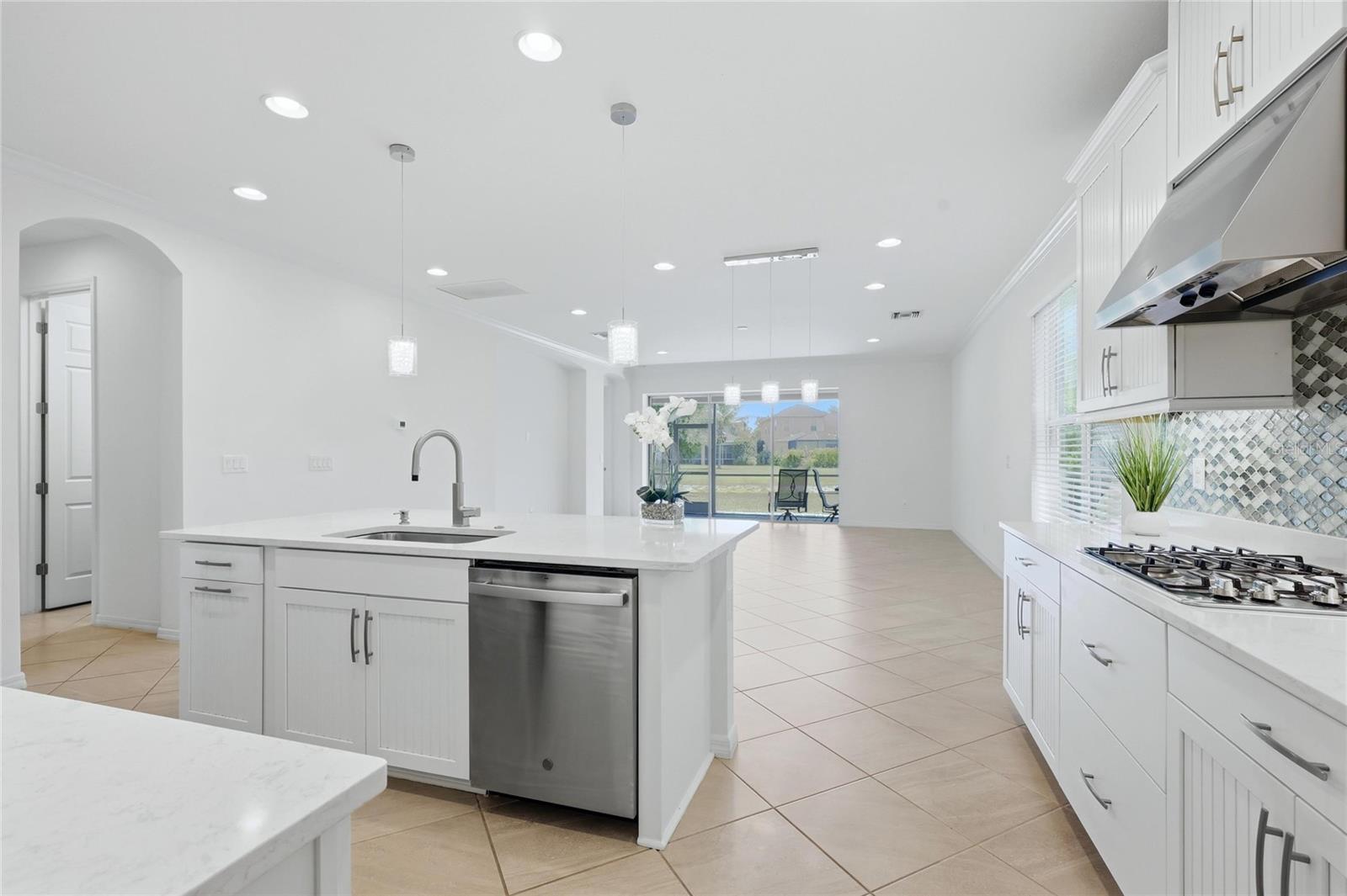 ARBOR LAKES - Residential