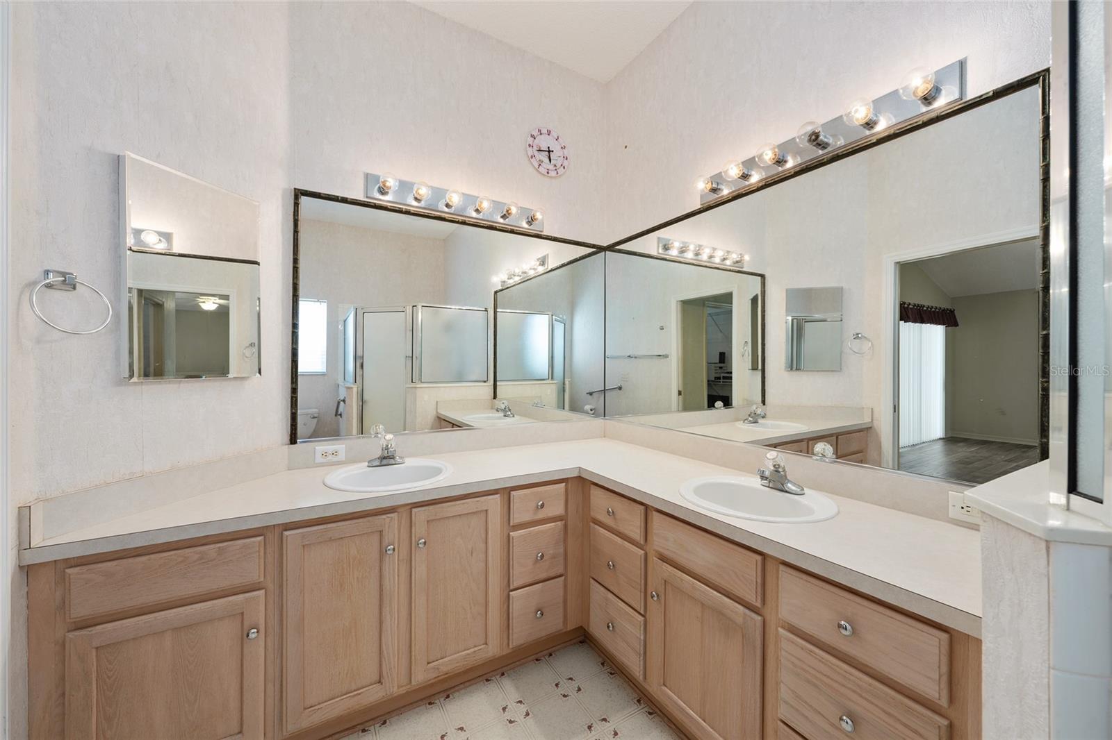 VILLAGES LADY LAKE UNIT 24 - Residential