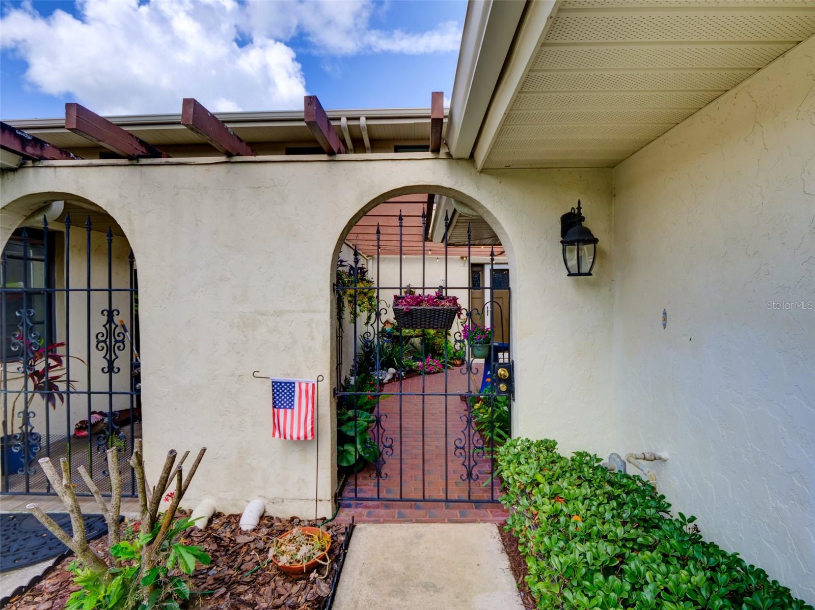 MOUNT DORA LAKE DORA VILLAS CONDO - Residential