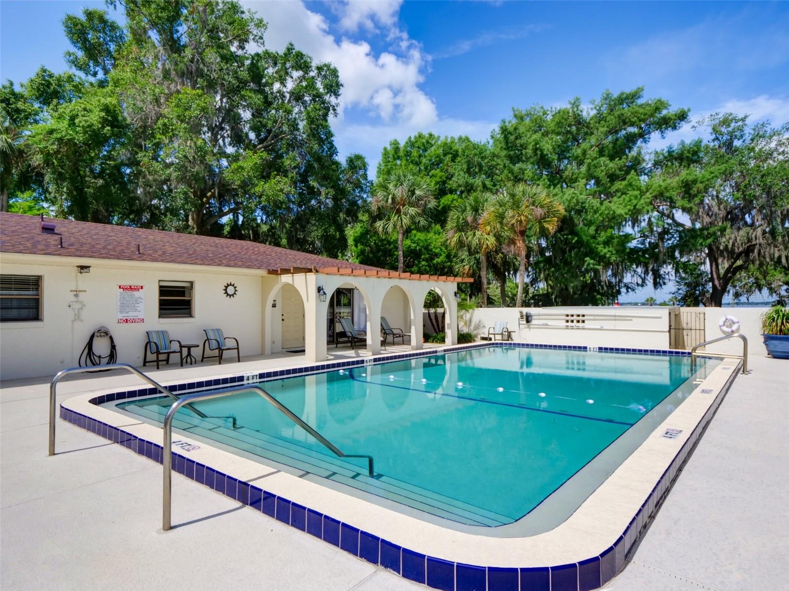 MOUNT DORA LAKE DORA VILLAS CONDO - Residential