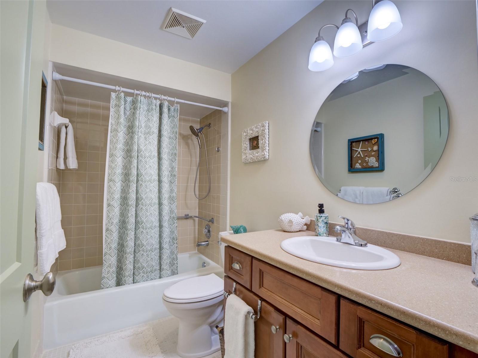MOUNT DORA LAKE DORA VILLAS CONDO - Residential