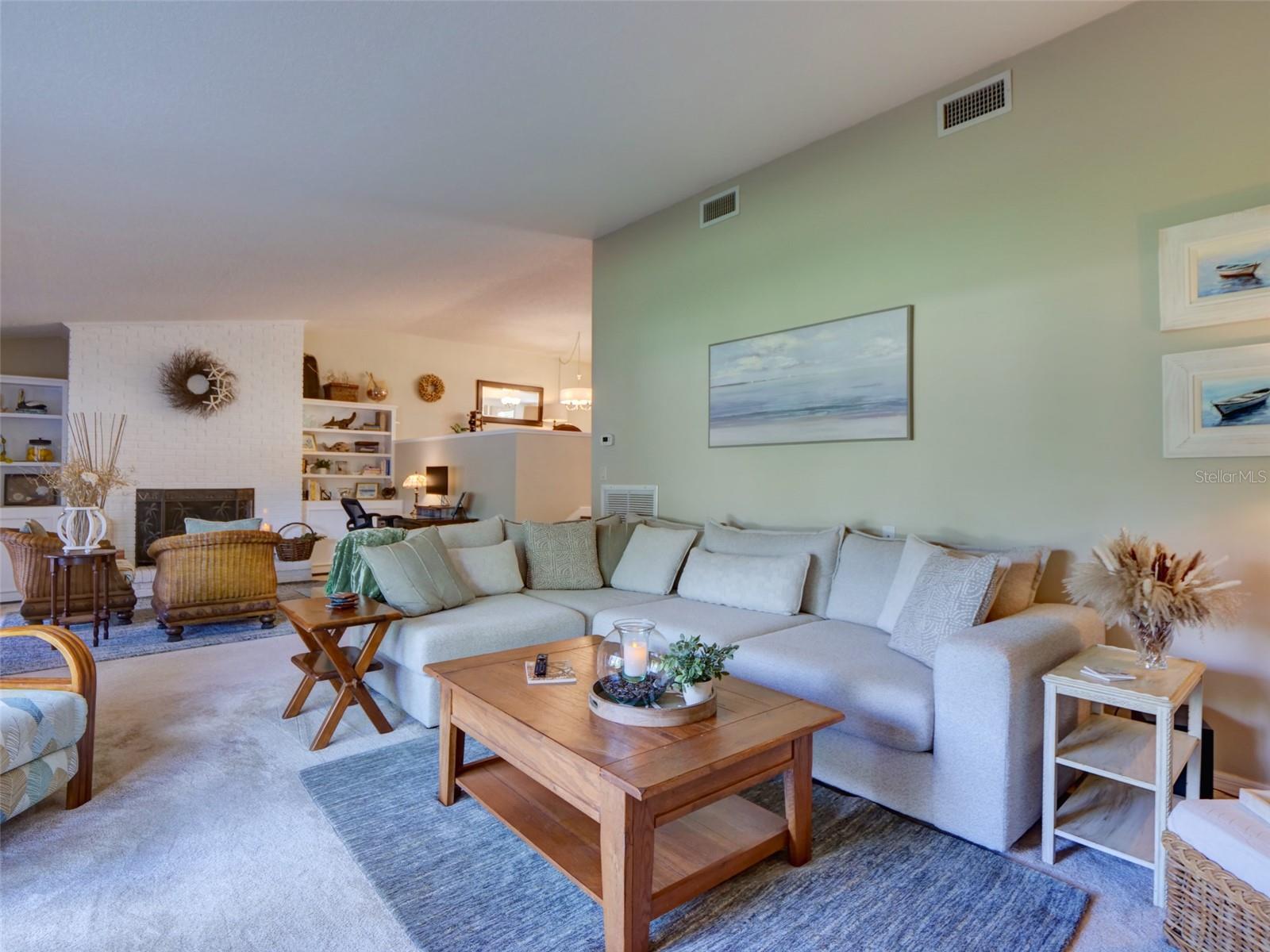 MOUNT DORA LAKE DORA VILLAS CONDO - Residential