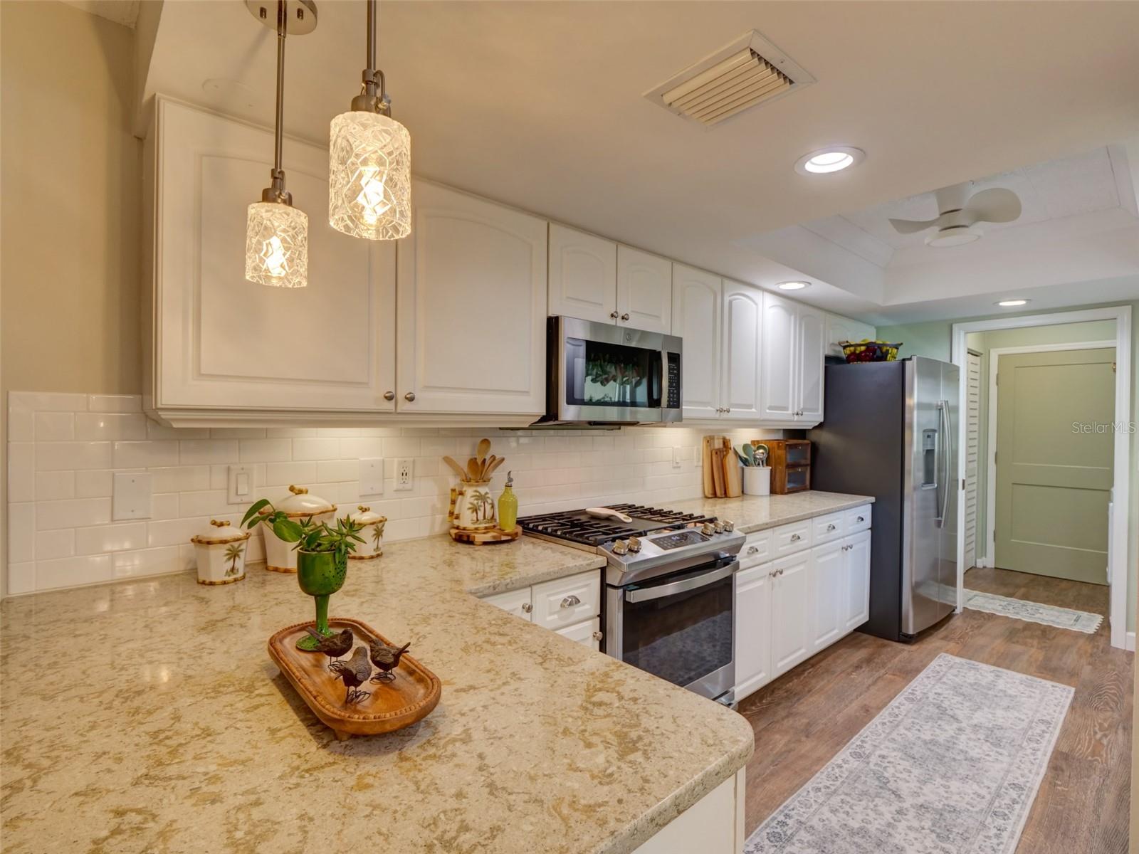 MOUNT DORA LAKE DORA VILLAS CONDO - Residential