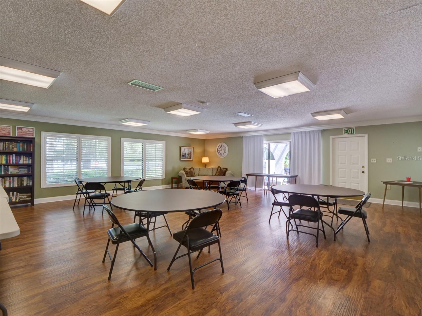 MOUNT DORA LAKE DORA VILLAS CONDO - Residential