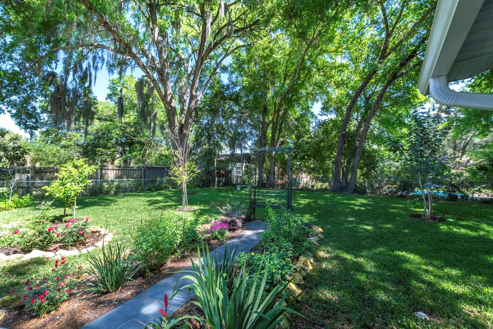 MOUNT DORA - Residential Lease