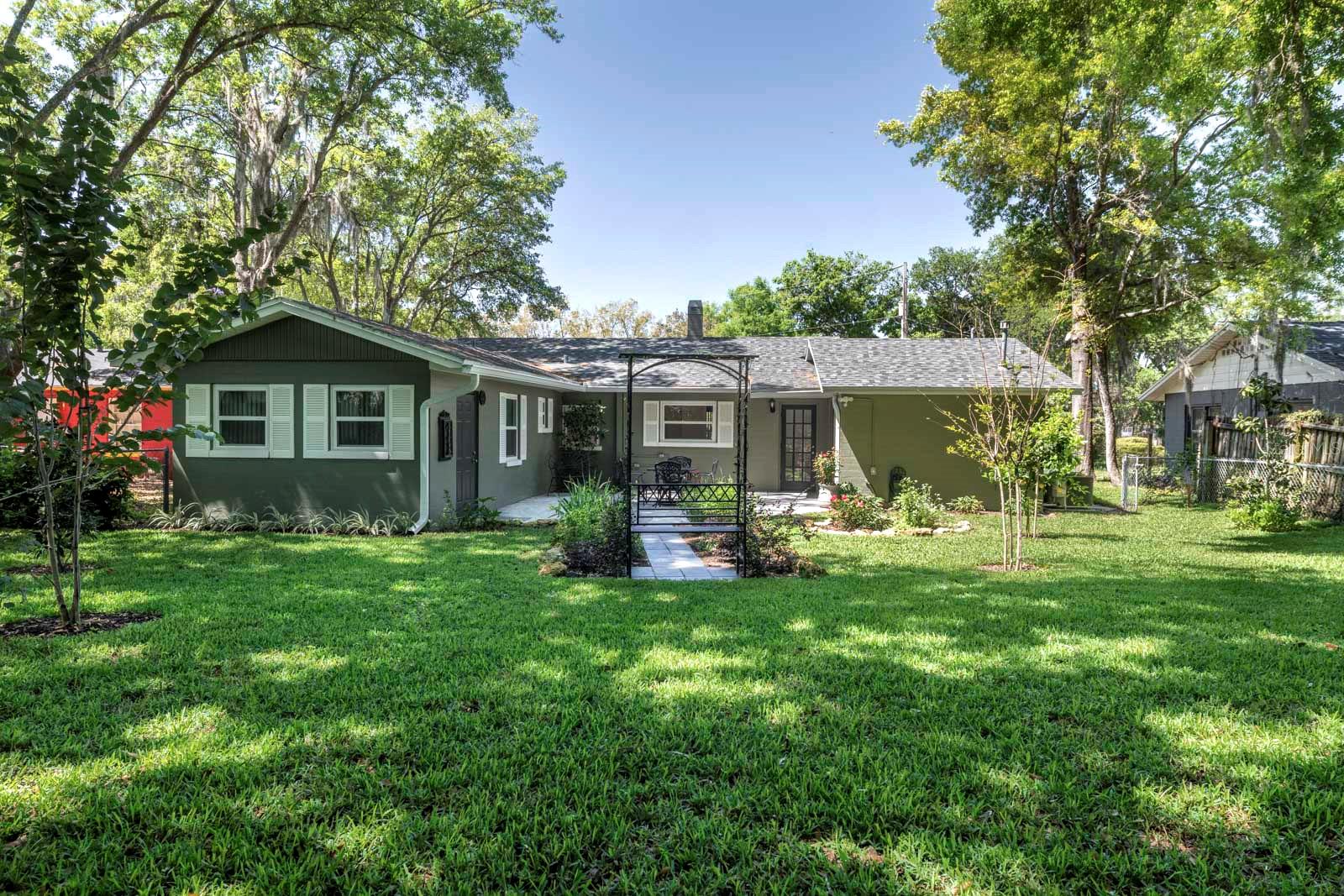 MOUNT DORA - Residential Lease